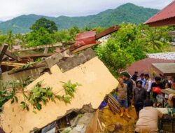 Kunjungi Rumah Tertimpa Longsor,Wali Kota Padang Ingatkan Masyarakat Untuk Selalu Waspada