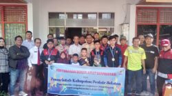 Pemkab Pesisir Selatan Serahkan Bonus kepada Atlet dan Pelatih Berprestasi