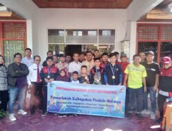 Pemkab Pesisir Selatan Serahkan Bonus kepada Atlet dan Pelatih Berprestasi