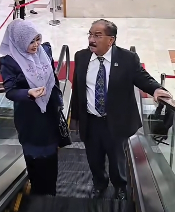 Shadiq dan Lisda dua anggota satu Komisi XIII Fraksi NasDem DPR RI dan satu Dapil Sumbarsatu: berdialog strategis dan teguh untuk kejayaan Sumbar bagian kekuatannya dalam komitmen the values of the party "NasDem".